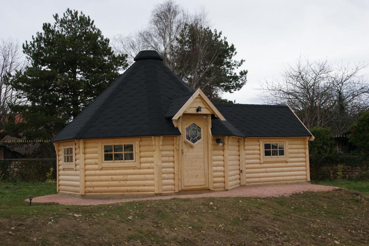 Les Cabanes Du Grand Nord Pradines (Loire) Exterior foto